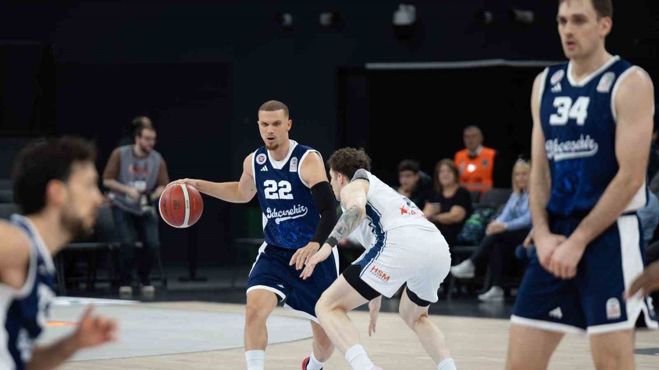 Basketbol Süper Ligi: Bahçeşehir Koleji deplasmanda A. Efes'i 78-75 yendi