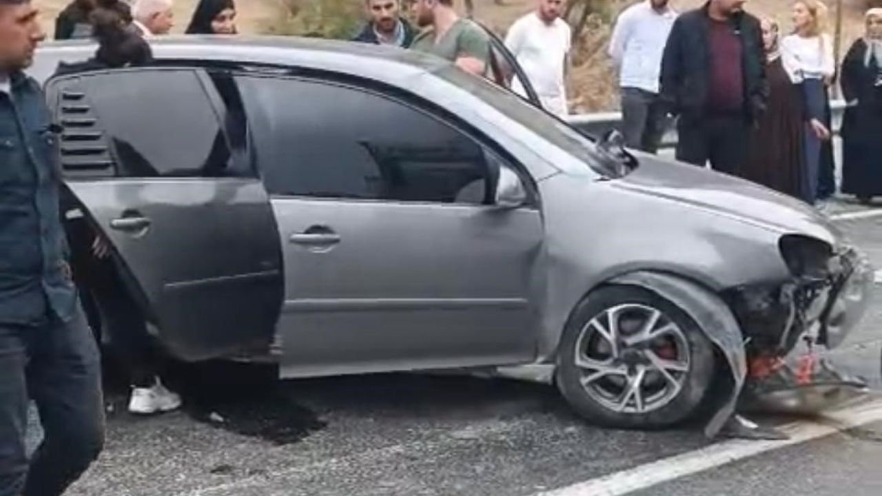Batman’da bariyerlere çarpan otomobilde sürücü sıkıştı