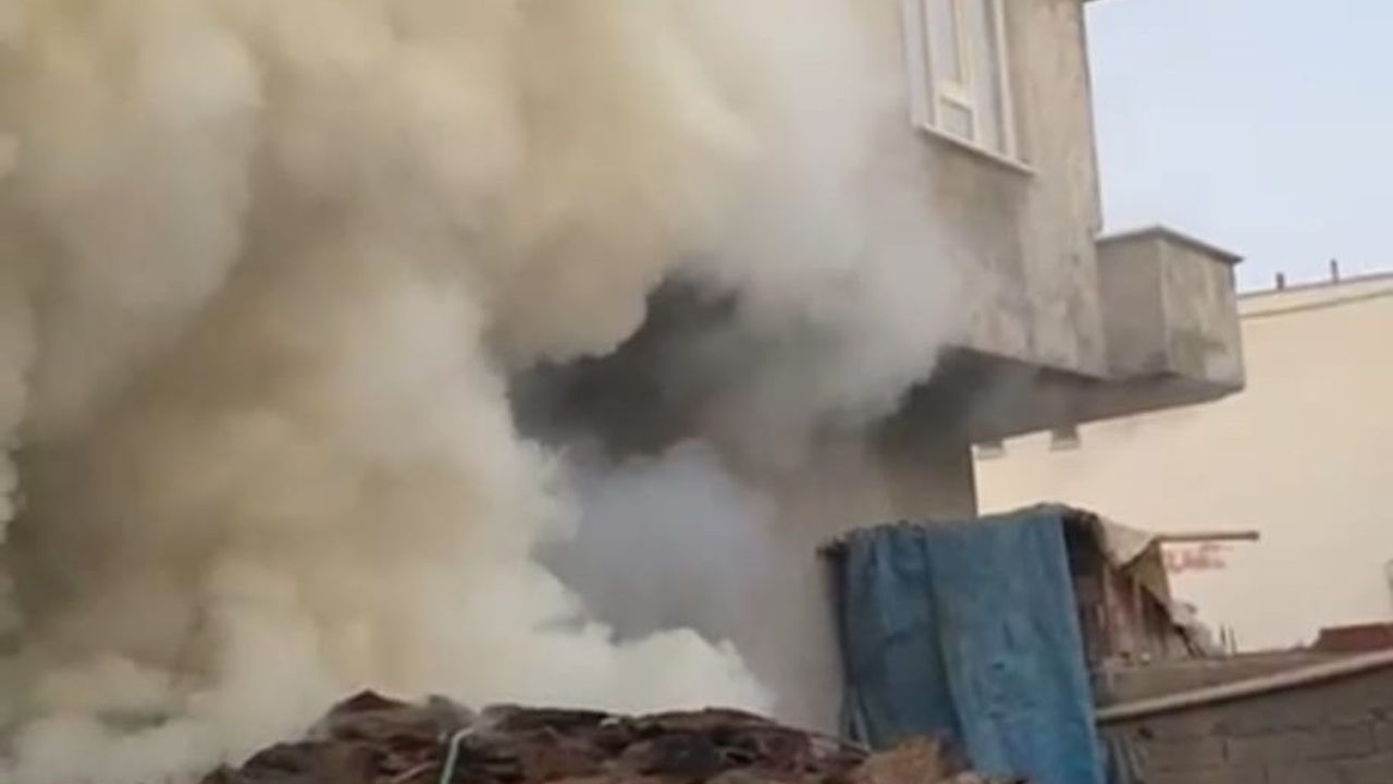 Batman'da saman ve arpa deposunda yangın