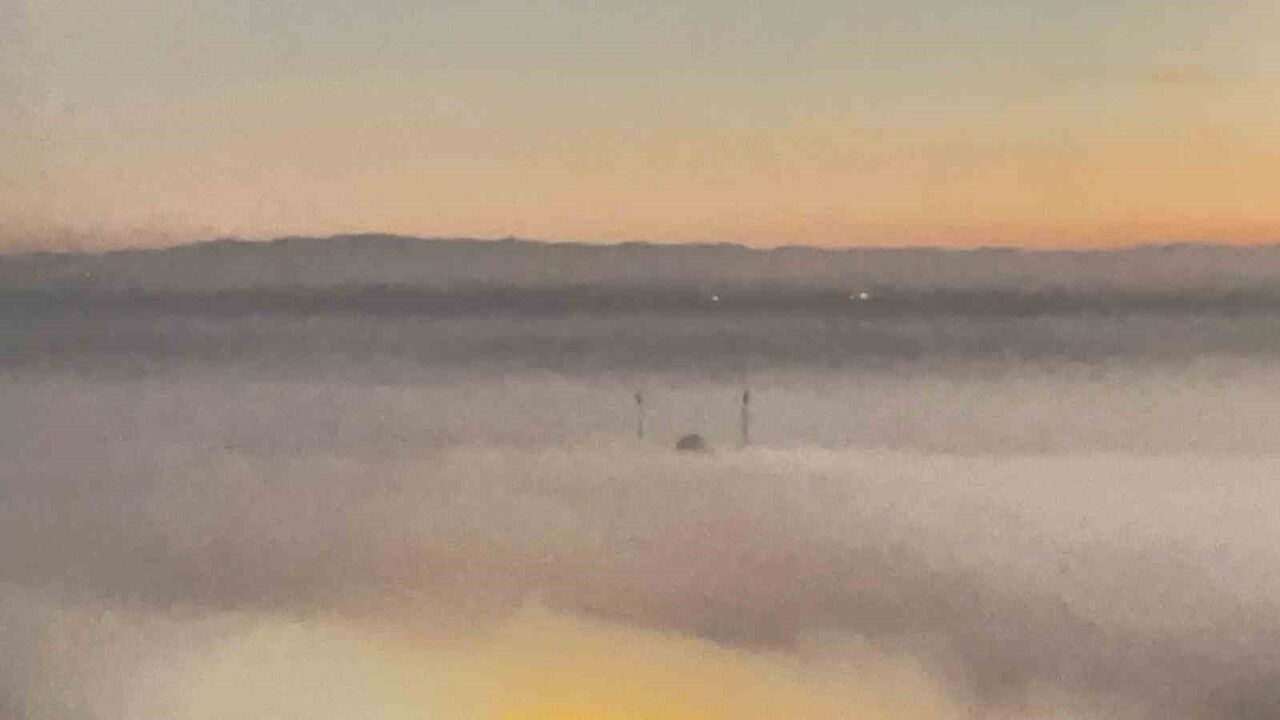 Batman'da sis ve gün batımı minareleri bulutların üzerinde gösterdi