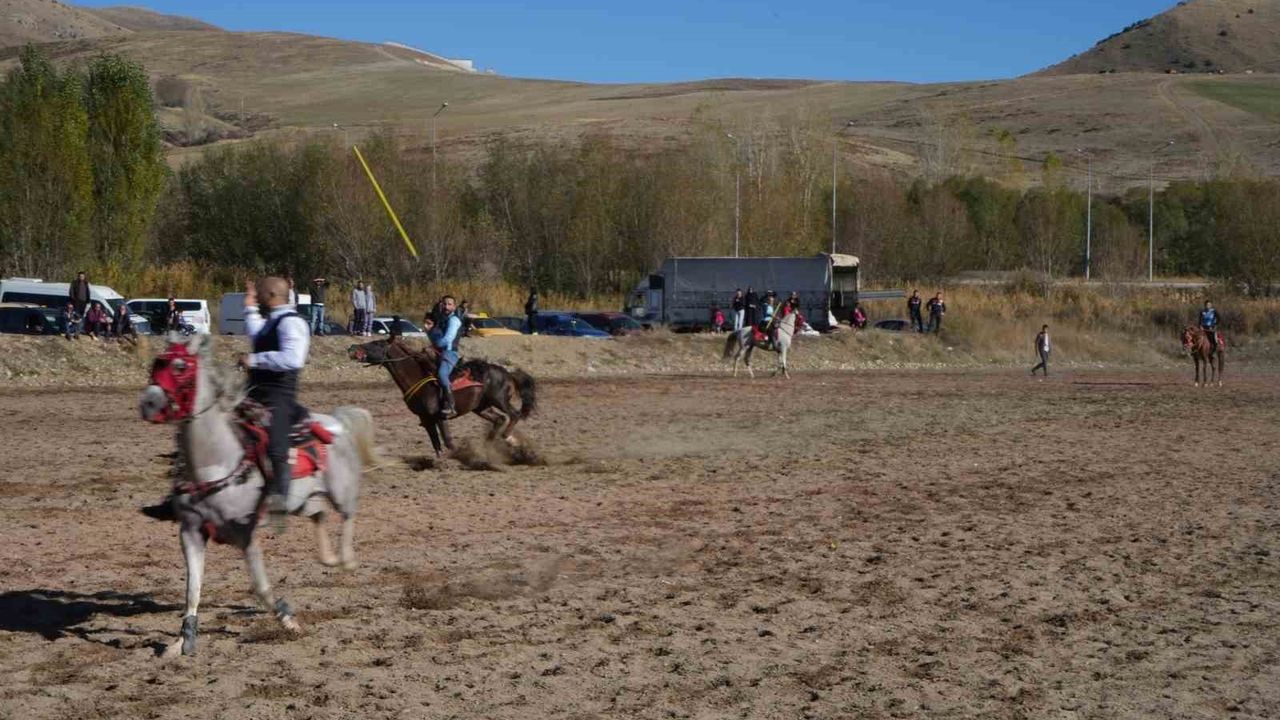 Bayburt’ta Dostluk İçin Cirit Müsabakası Düzenlendi