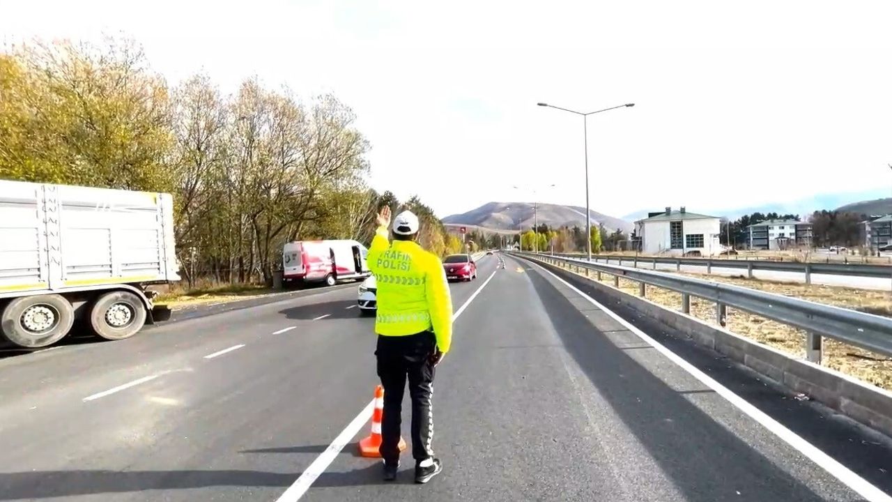 Bayburt'ta drone destekli trafik denetimi: 6 sürücüye ceza