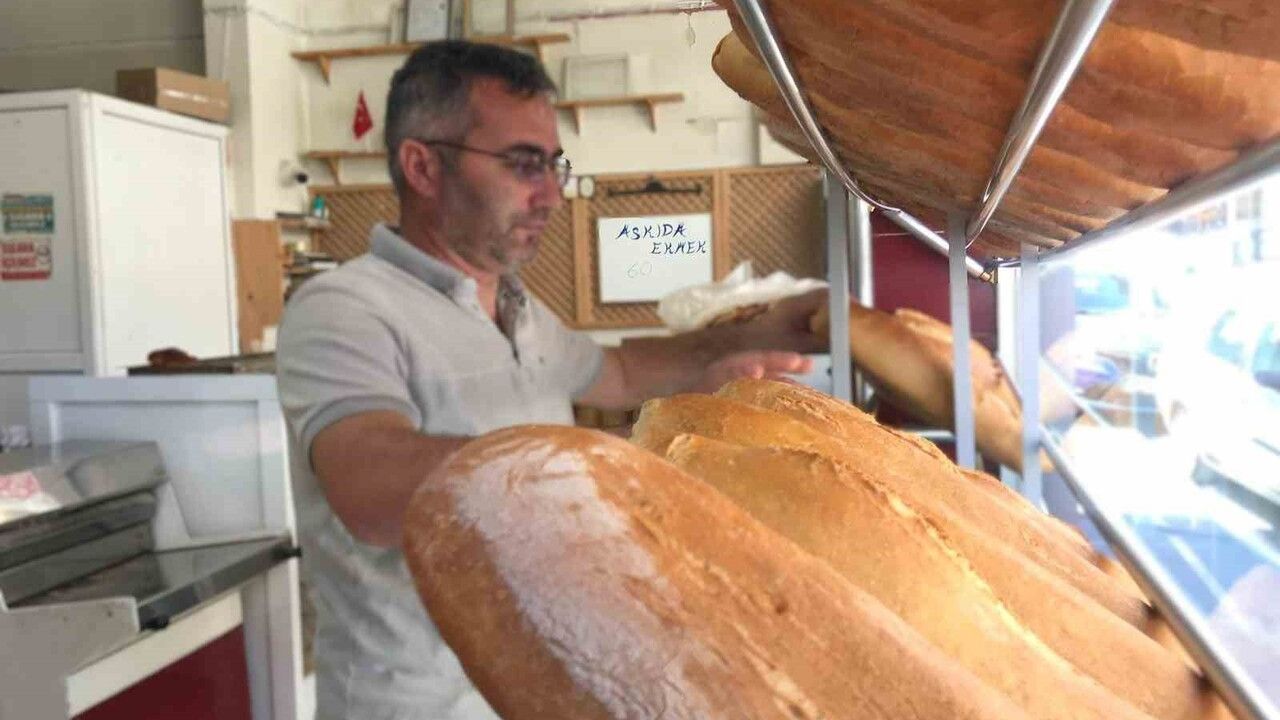 Bayburt'ta ekmek fiyatı 15 TL'ye yükseldi