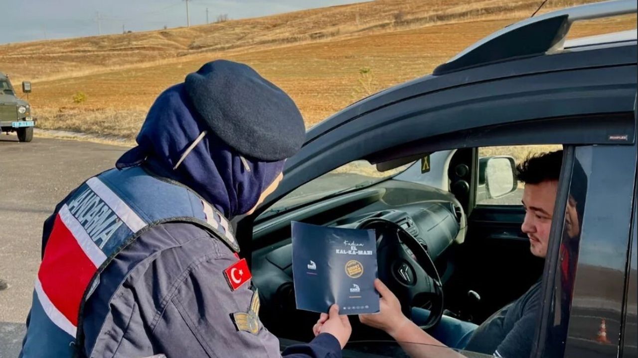 Bayburt'ta sürücülere kadına yönelik şiddetle mücadele farkındalığı