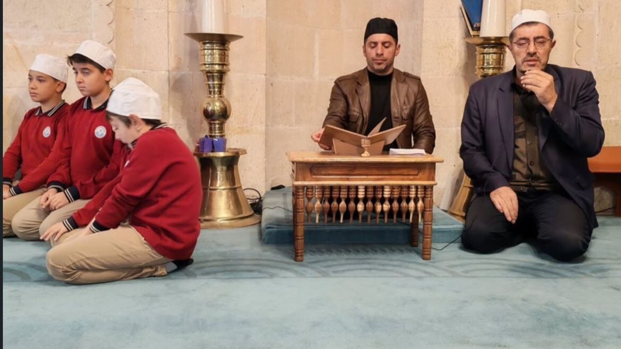 Bayburt Ulu Camii'nde vefat eden öğretmenler için mevlit okutuldu