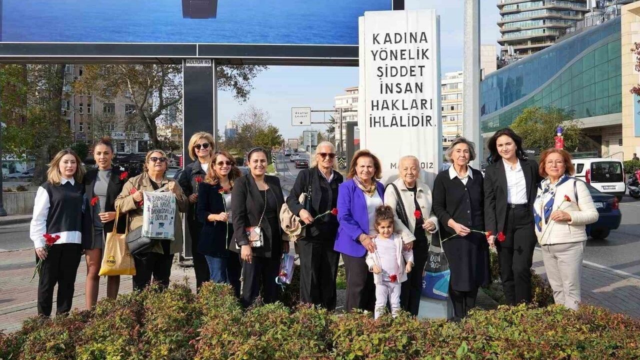 Beşiktaş'ta "Dünden Bugüne Kadına Yönelik Şiddetle Mücadele" Paneli