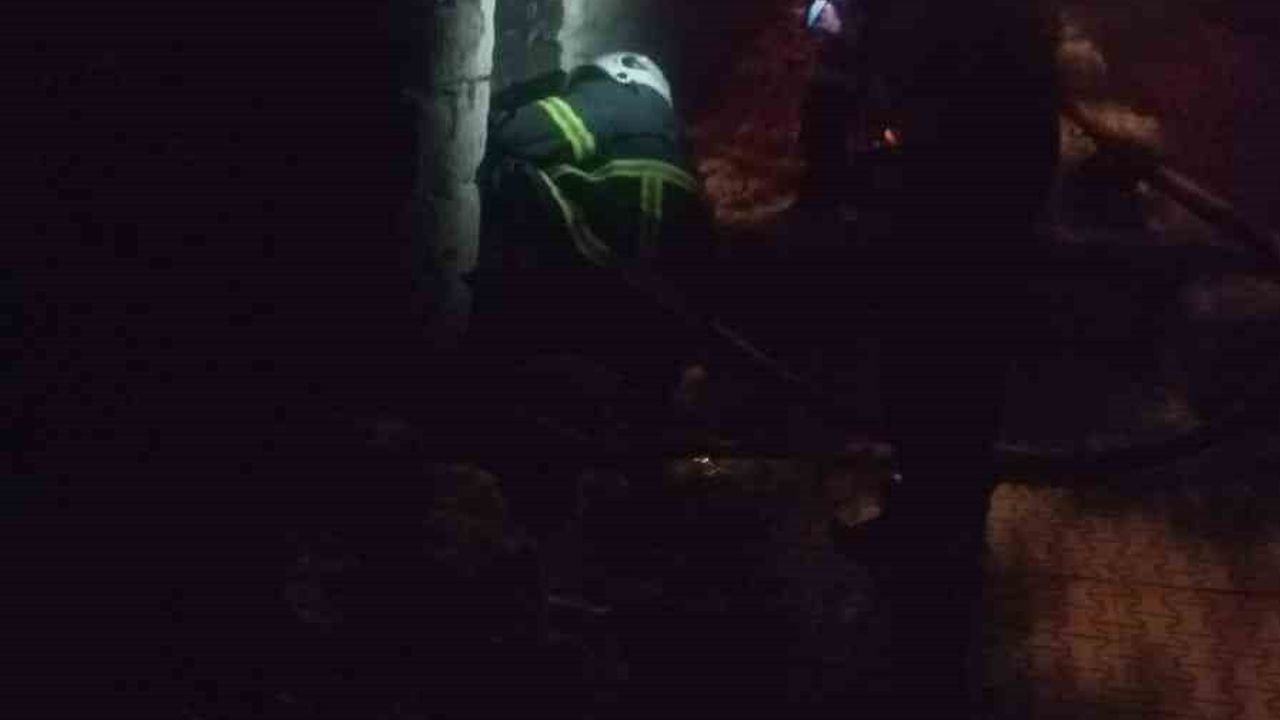 Besni’de metruk evde yangın: itfaiye söndürdü