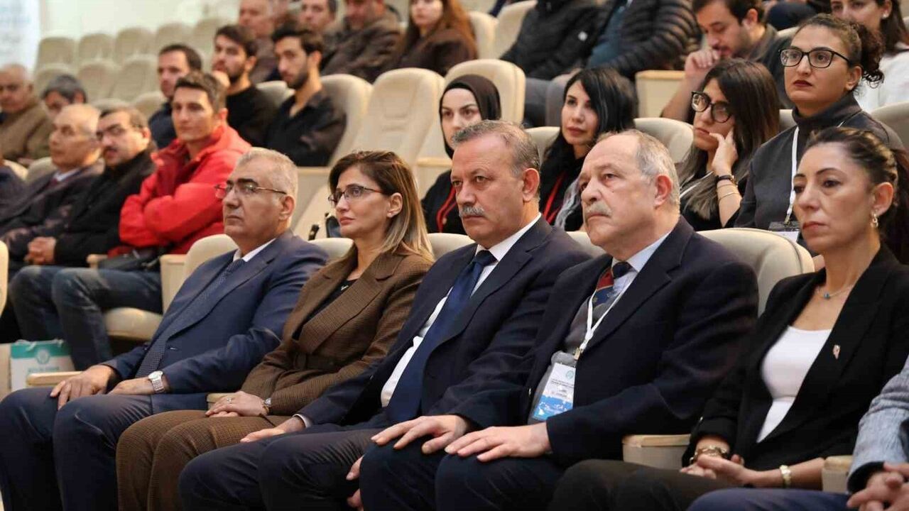 BEÜ 1. Uluslararası Akıllı Sistemler, Tasarım ve Enerji Konferansı 2025'te başladı