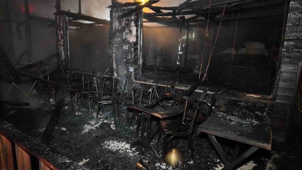 Beykoz'ta şömine yangını restorana ağır hasar verdi