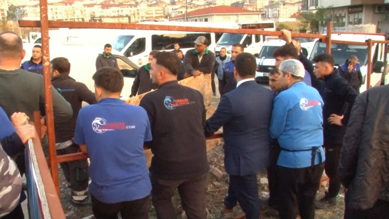 Beylikdüzü’nde Balıkçı Kenan ile zabıta arasında gerginlik