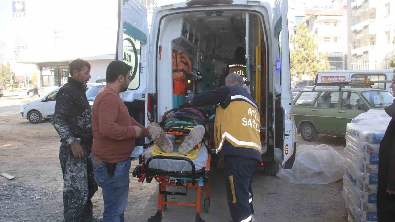 Beyşehir'de inşaatta asansör boşluğuna düşen Suriye uyruklu yaralandı