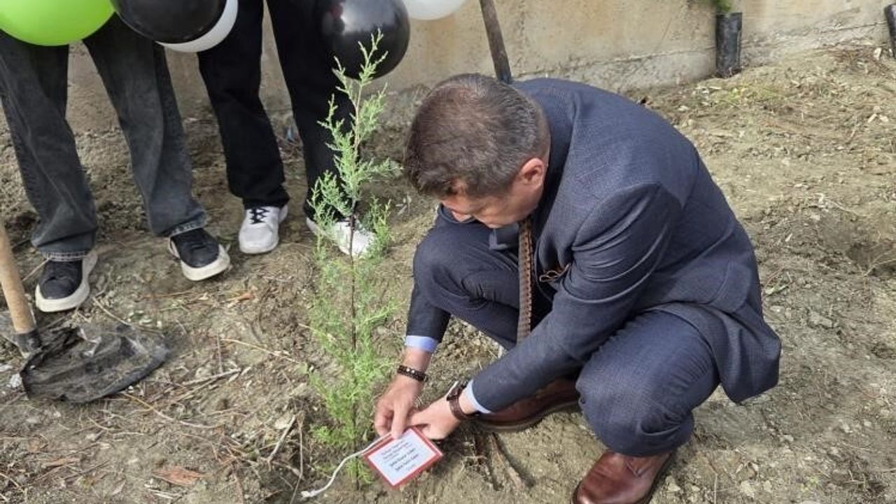 Bilecik Şeyh Edebali Anadolu İmam Hatip Lisesi’nde fidan dikimiyle çevre ve kardeşlik bilinci güçlendi