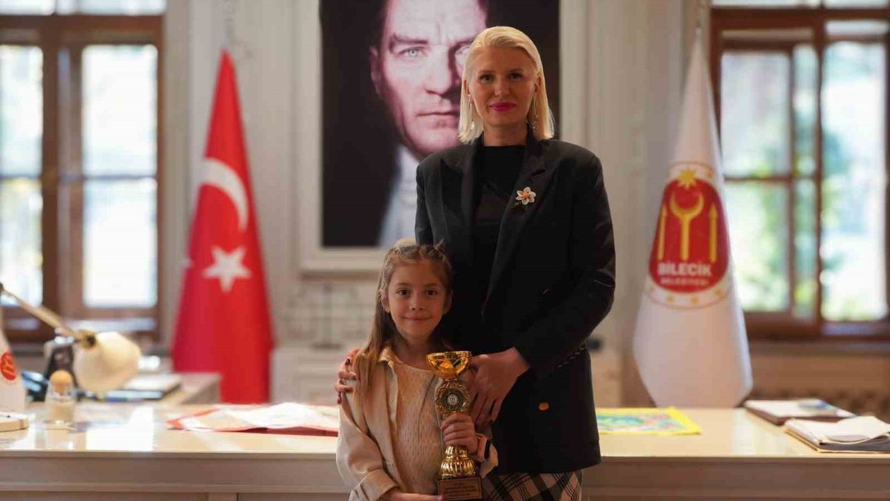 Bilecik'te Cumhuriyet Bayramı'na Özel Şiir ve Resim Yarışması Ödülleri