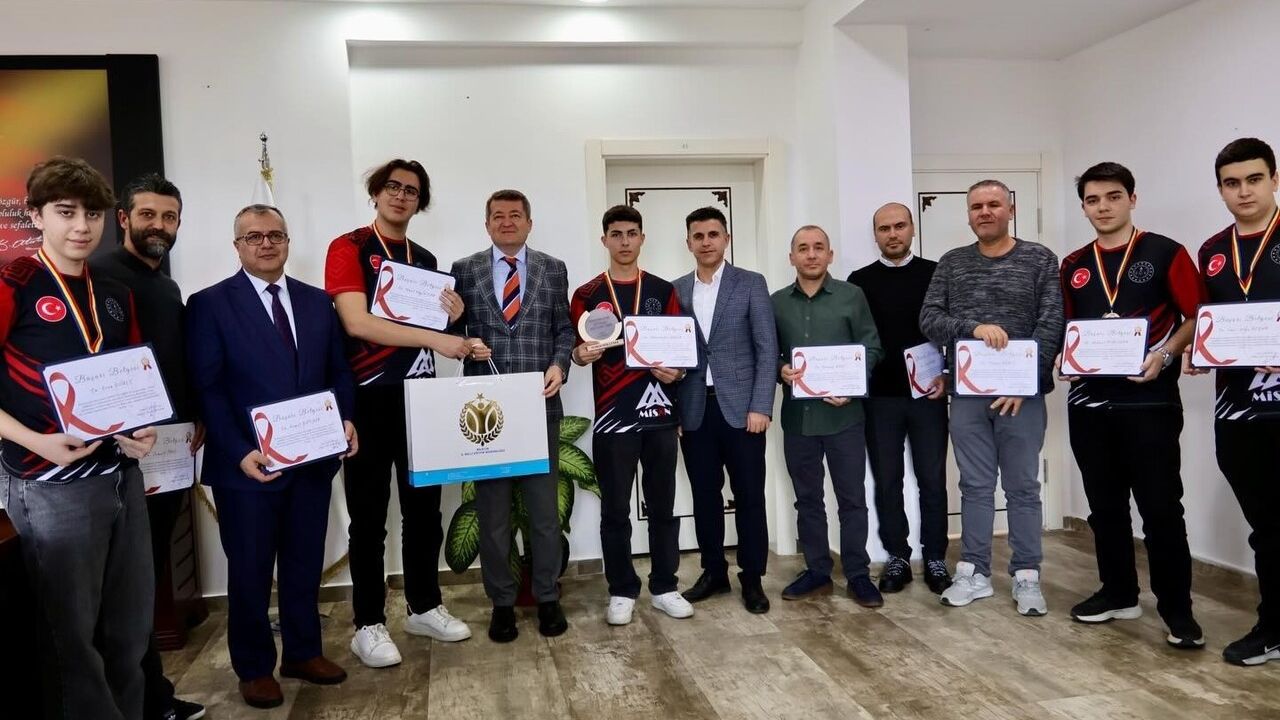 Bilecikli Öğrenciler ROBOCHALLENGE-25'te Dünya Üçüncüsü Oldu