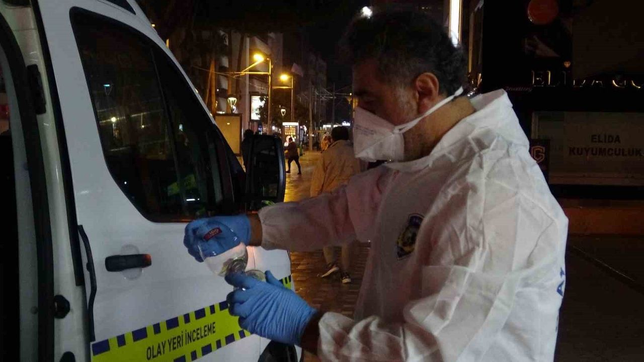 Binadan yayılan koku ihbarı üzerine dairede çürümüş ceset bulundu