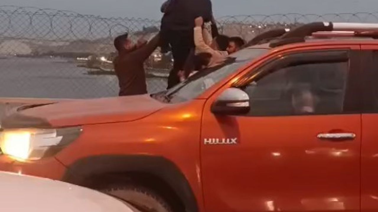 Birecik'te köprüden atlama girişimi sürücülerin müdahalesiyle engellendi