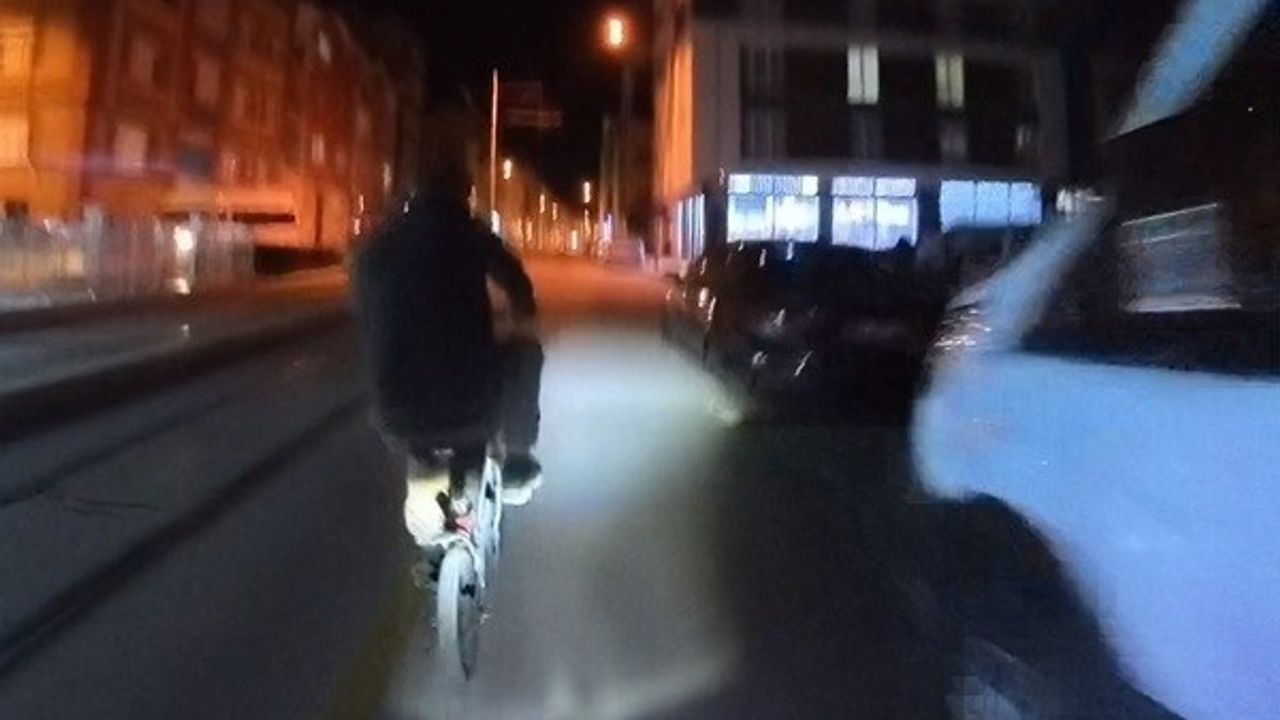 Bisiklete Çarpmamak İçin Hamle Yapan Motosikletli Yere Düştü