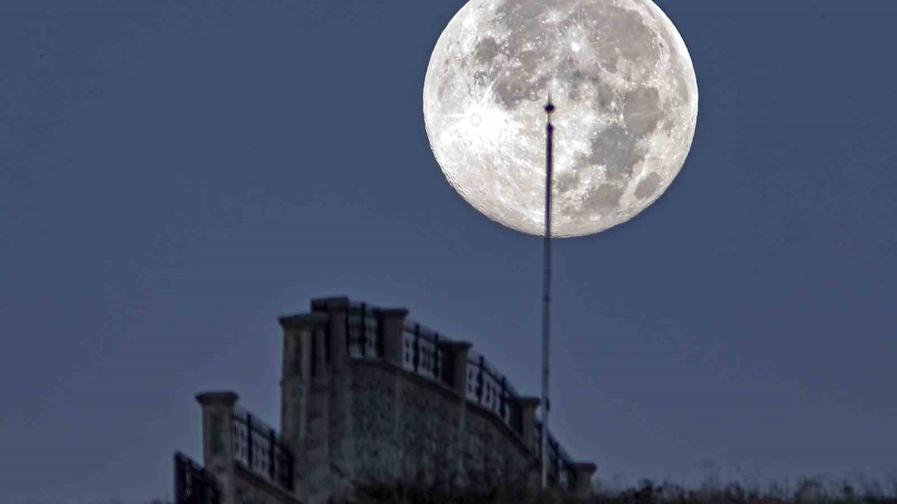 Bitlis'te Süper Ayın Ardından Sabahın Büyüleyici Vedası