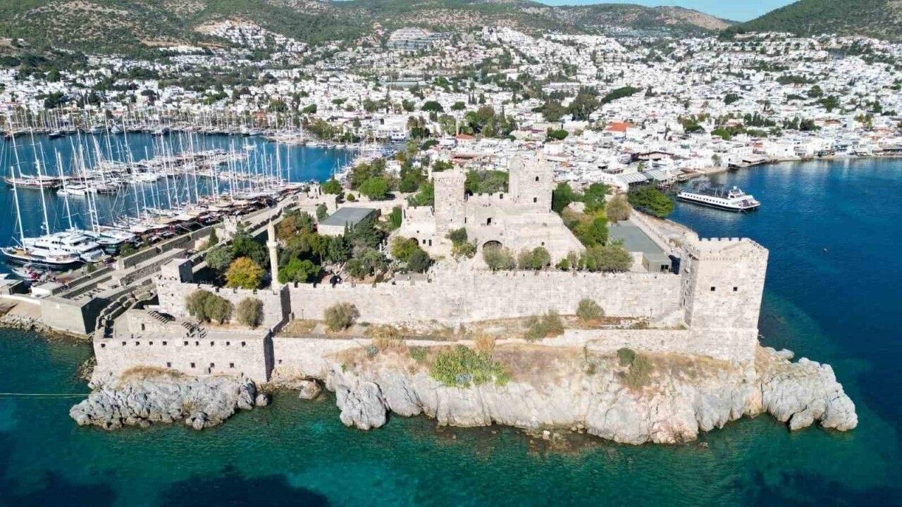 Bodrum’da kültür yürüyüşü Bodrum Kalesi ve Sualtı Arkeoloji Müzesi’nde sonlandı