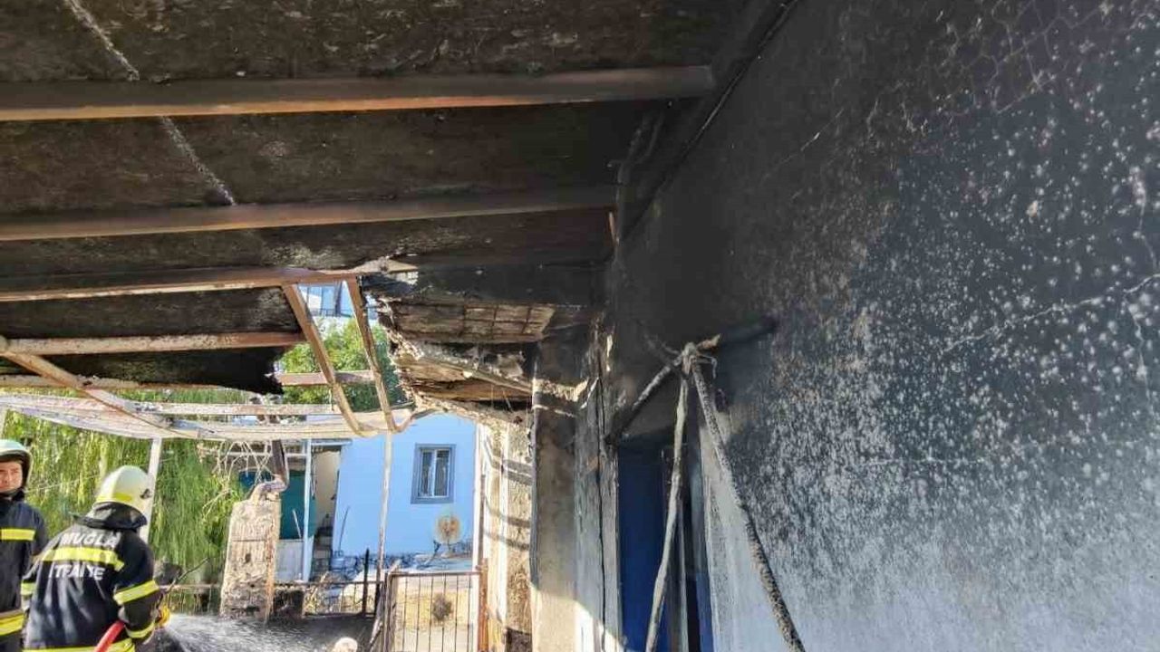 Bodrum Yalıkavak'ta Elektrik Kaynaklı Ev Yangını Kontrol Altına Alındı