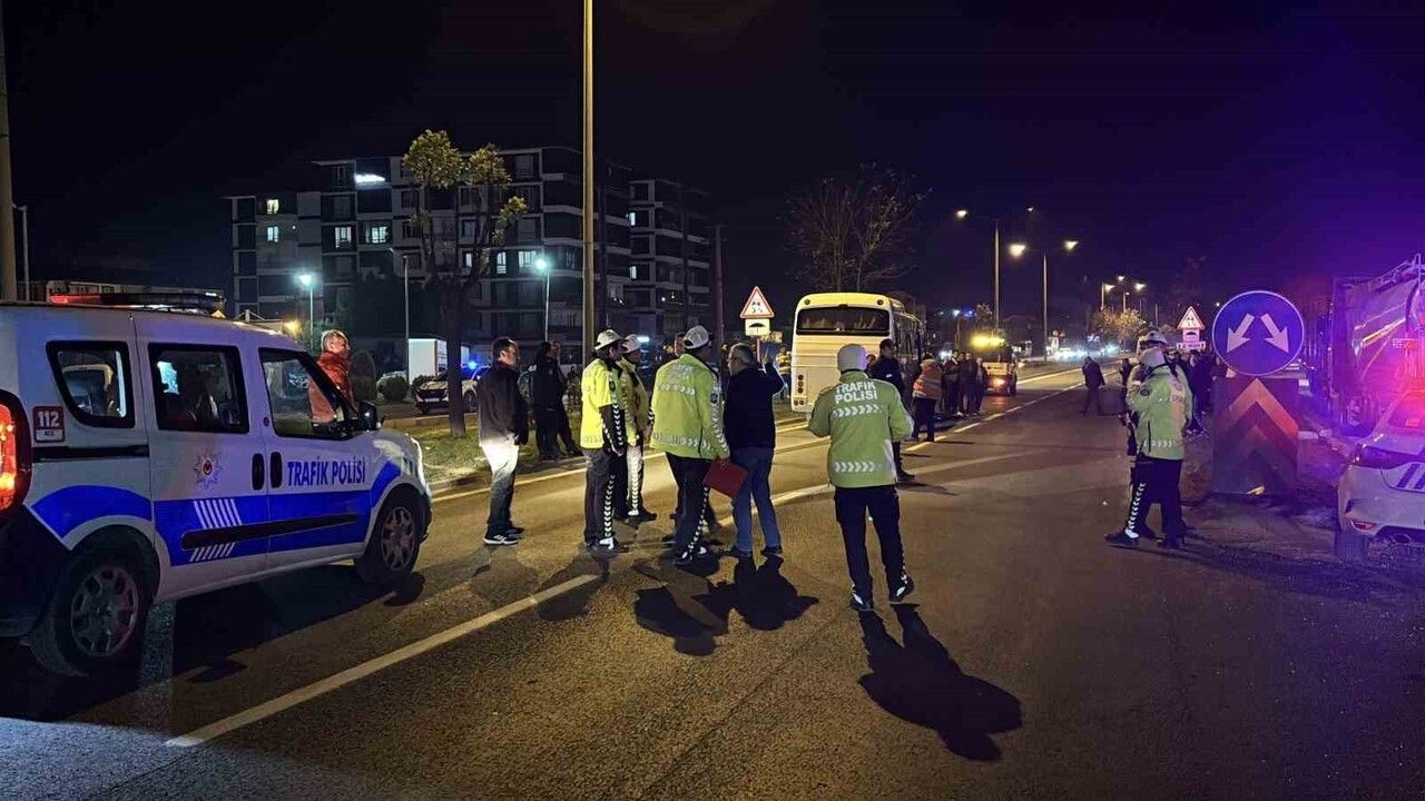 Bolu D-100 Kuruçay’da üç servis midibüsü çarpıştı: 11 yaralı