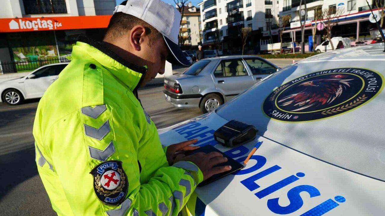 Bolu'da dronla denetimde kaçan kasksız motosikletliye 19 bin 527 lira ceza