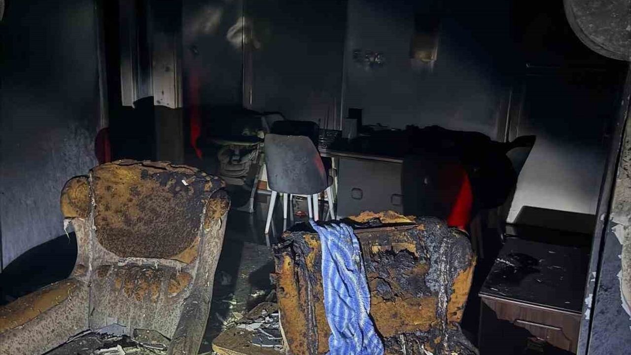 Bolu Örencik'te 2 katlı evin giriş katında yangın