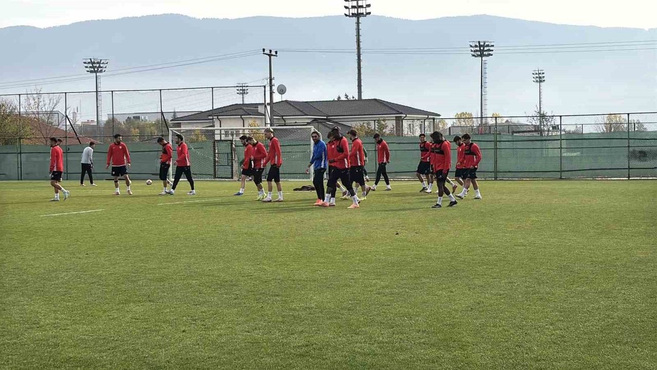 Boluspor Teknik Direktörü Ertuğrul Arslan: Ayaklarımız yere sağlam basıyor