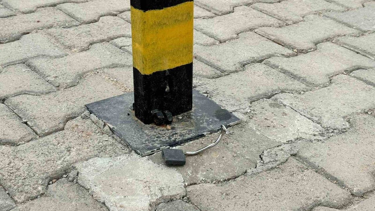 Bolvadin'de yeni açılan park vandalizme uğradı