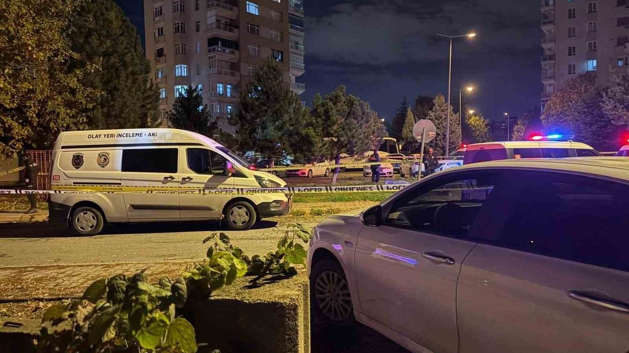 Boşanma Aşamasındaki Eşini Sokakta Bıçaklayarak Öldüren Şüpheli Tutuklandı