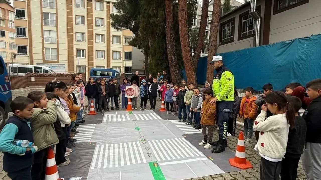 Boyabat’ta 'İlçemizi Tanıyalım' Projesi Öğrencilerle Uygulandı