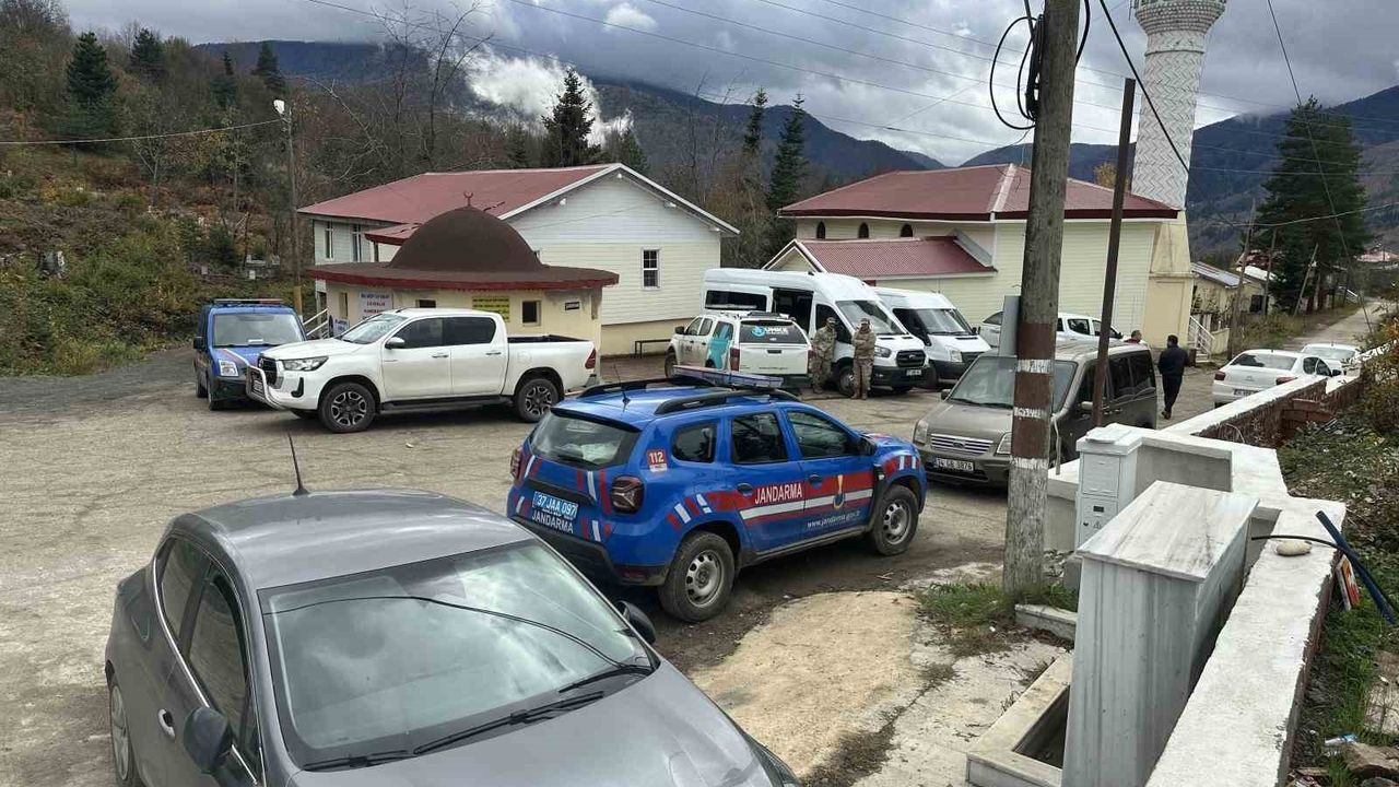 Bozkurt'ta cesetlerin bulunduğu bölgede anneye ait çanta ve ayakkabı bulundu