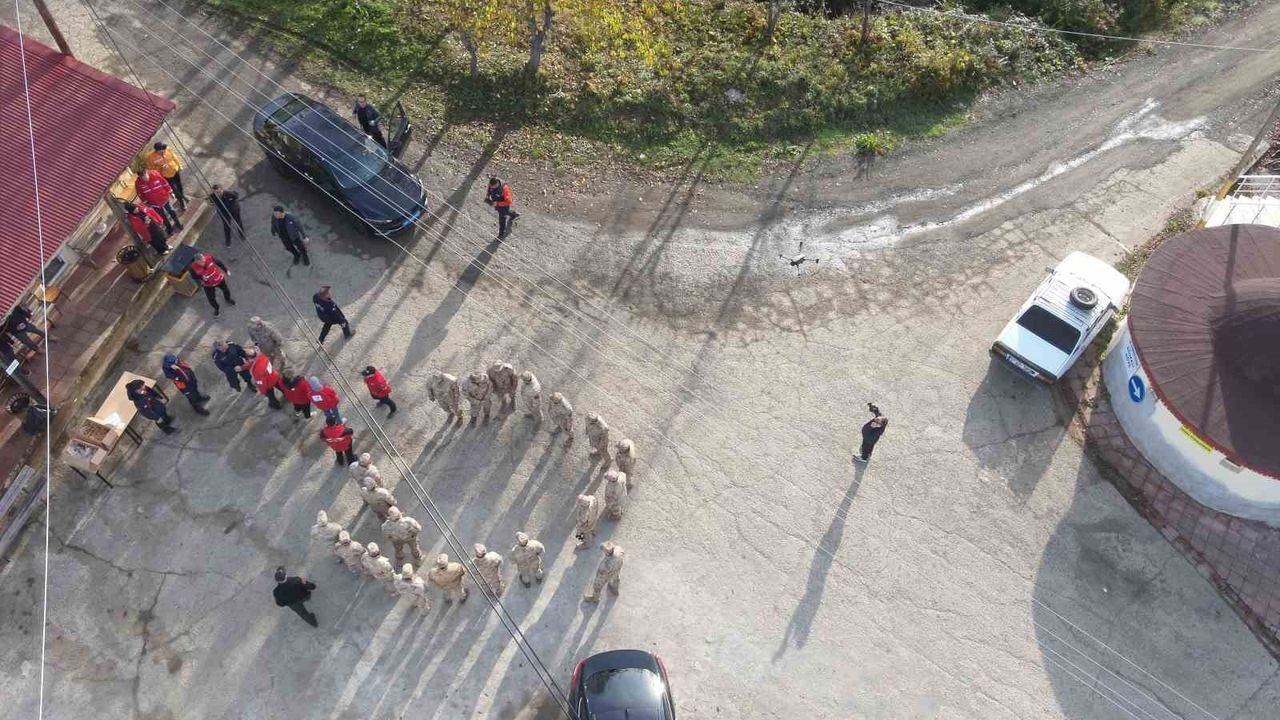 Bozkurt'ta kayıp anne ve oğlu için arama çalışmaları 5. günde