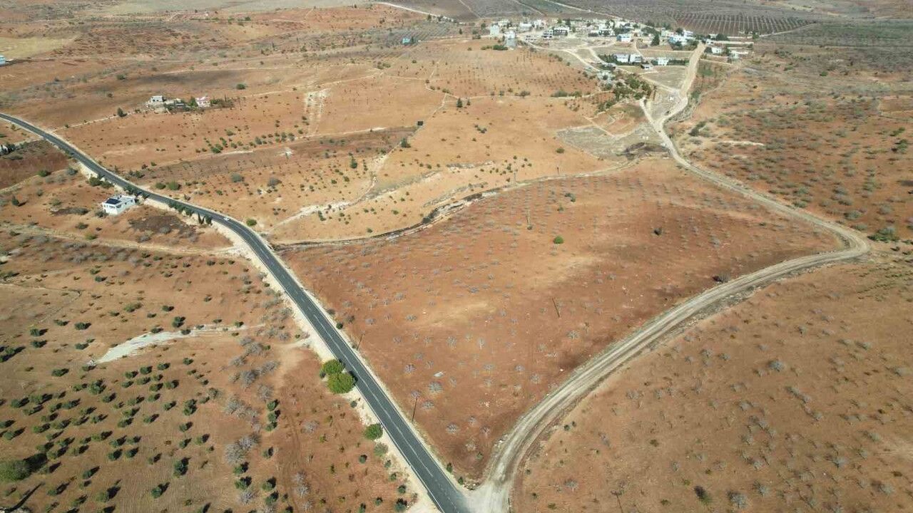 Bozova’da deforme yol yenileme çalışması sürüyor
