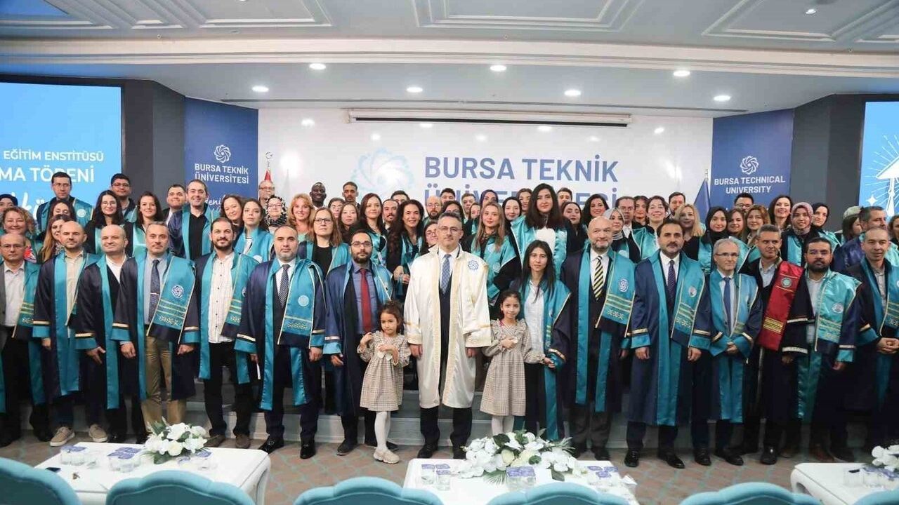 BTÜ Lisansüstü Mezuniyet Töreninde 449 Yeni Mezun