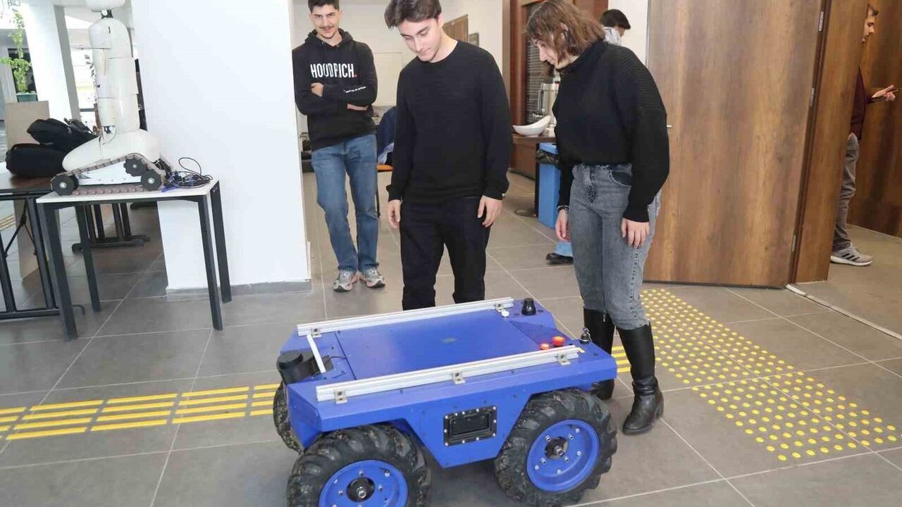 BTÜ Robot Günleri: Sanayi, akademi ve öğrenciler robot teknolojilerini paylaştı