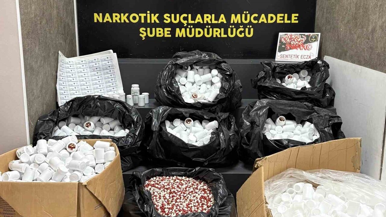Buca’da 316 bin 760 adet sentetik ecza ele geçirildi