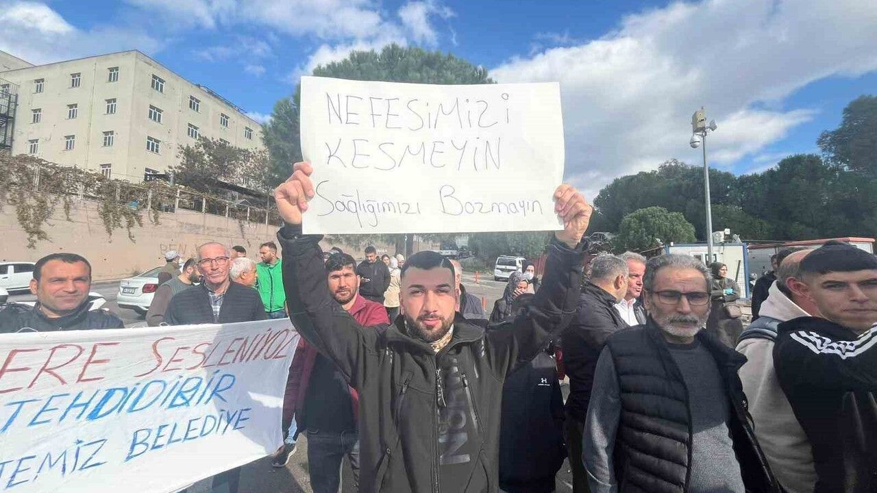 Buca'da çöp şantiyesi önündeki mahalle eylemi devam ediyor