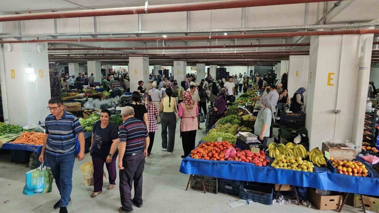 Buharkent’te Kapalı Pazaryeri Çevresinde Cuma Saatleri İçin Duba Düzenlemesi