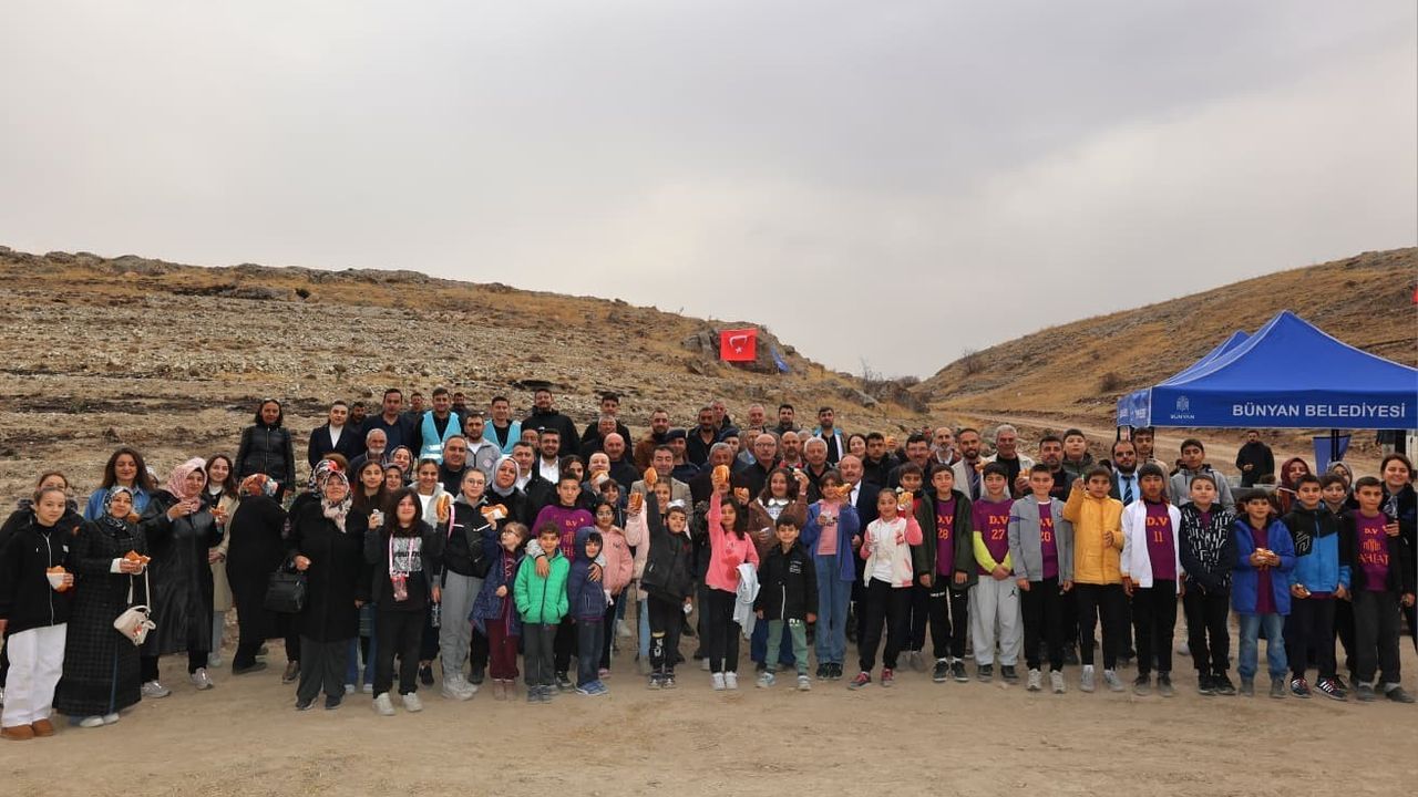 Bünyan'da 11 Kasım Milli Ağaçlandırma Günü'nde fidanlar toprakla buluştu