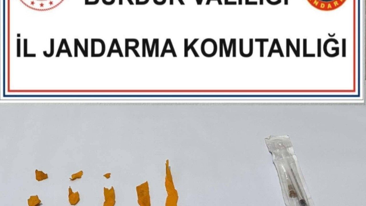 Burdur'da jandarma 14 gram bonzai ele geçirdi, 3 kişi gözaltında