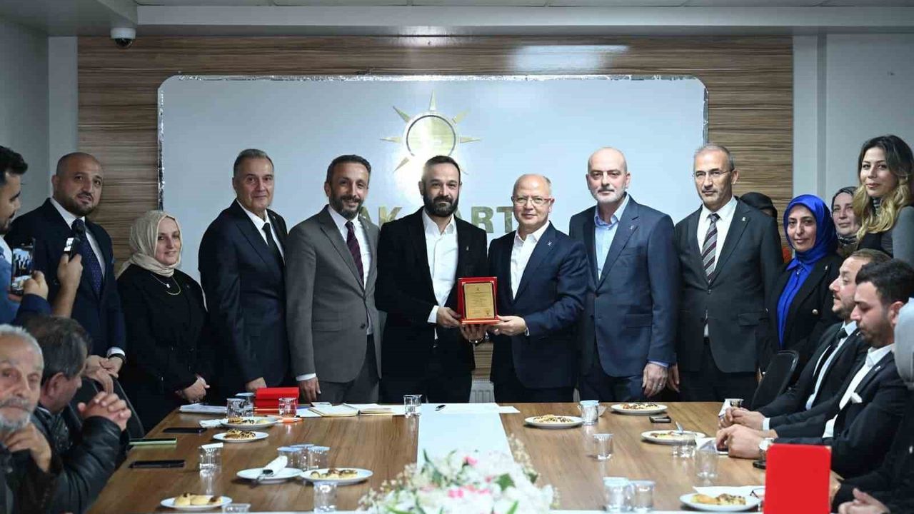 Bursa: 800 yeni üye AK Parti'ye katıldı, Gemlik ve Orhangazi toplantıları