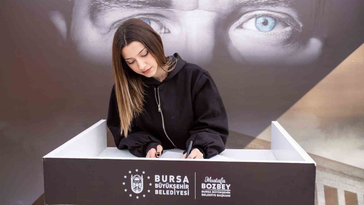 Bursa, Atatürk'ü anı defterleri ve gençlik ziyaretleriyle andı