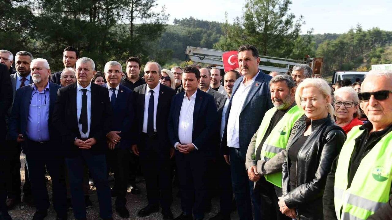 Bursa'da '1 Kitap 1 Fidan' kampanyasıyla 700 fidan Çağlayan'da toprağa verildi