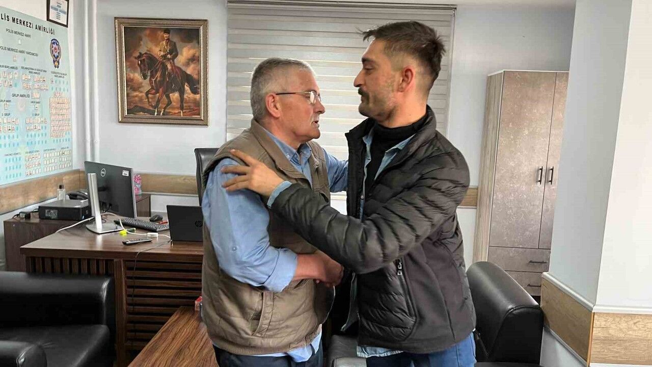 Bursa’da 2 bin Euro bulan engelli genç zarfı karakola teslim etti