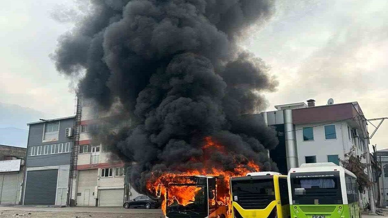 Bursa'da Bakımda Olan Otobüslerde Yangın