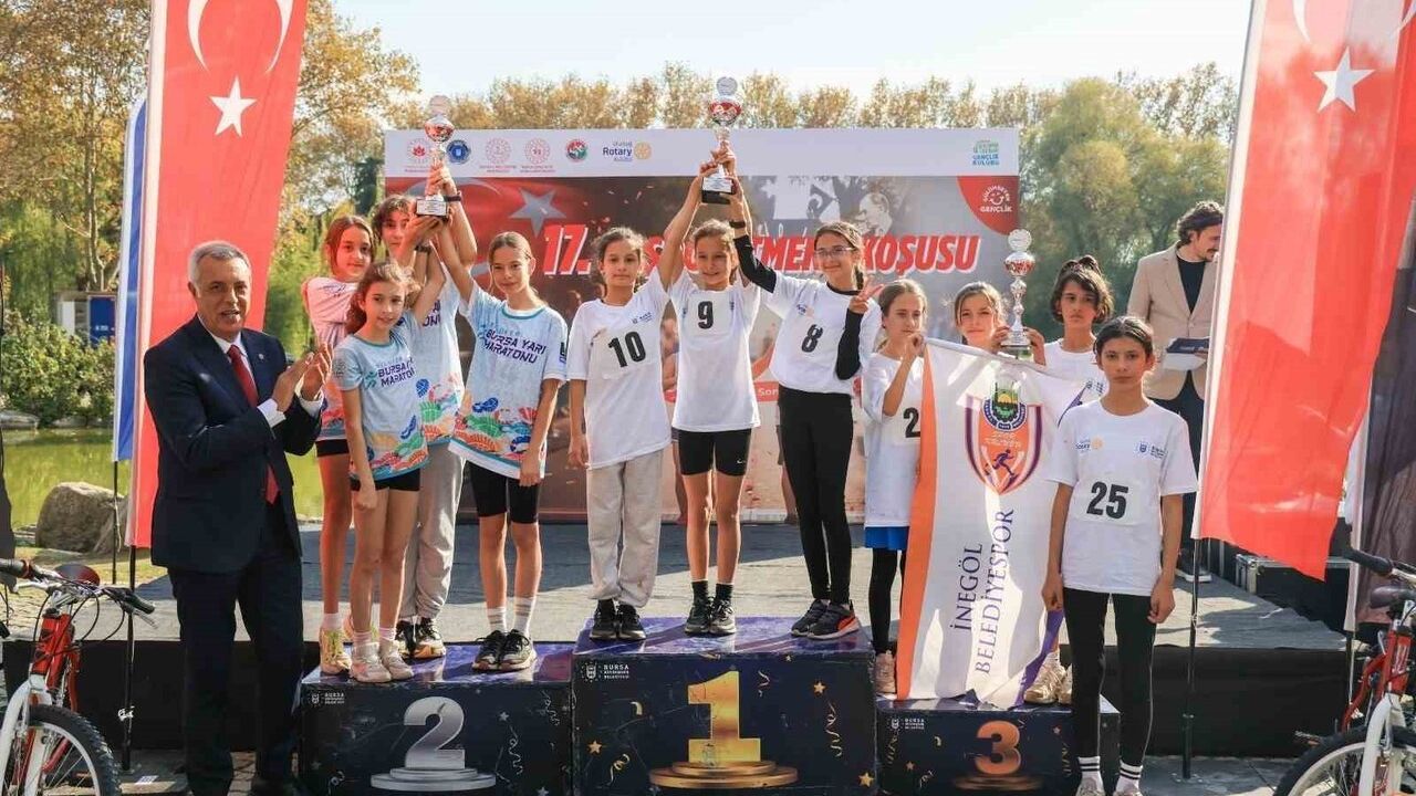 Bursa'da kros heyecanı: 17. Başöğretmen Atatürk Kros Yarışması