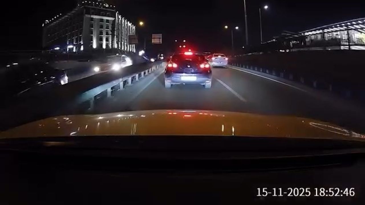 Bursa'da Merinos Kavşağı'nda zincirleme kaza araç kamerasına yansıdı