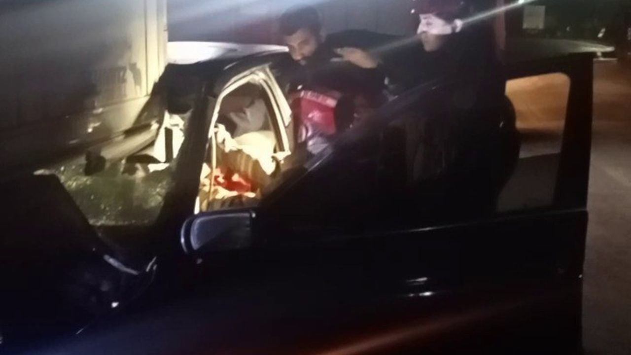 Bursa'da otomobil park halindeki tıra arkadan çarptı: 1 ağır yaralı