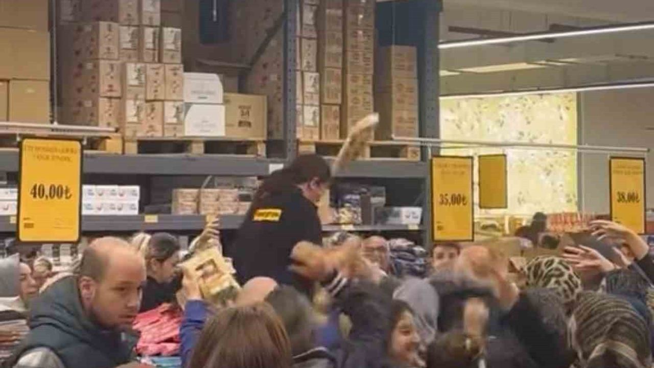 Bursa'da Özen Gross'ta İndirim Kampanyası İzdihama Neden Oldu